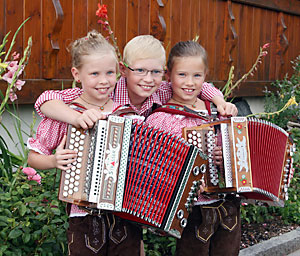 Unsere Kinder musizieren für Sie - Wellness-Pension Weiss